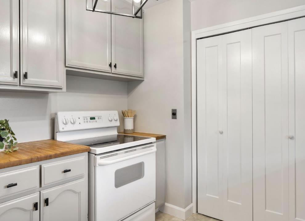 Detail Gallery Image 13 of 22 For 1008 Porto Marino Dr, San Carlos,  CA 94070 - 4 Beds | 3/1 Baths