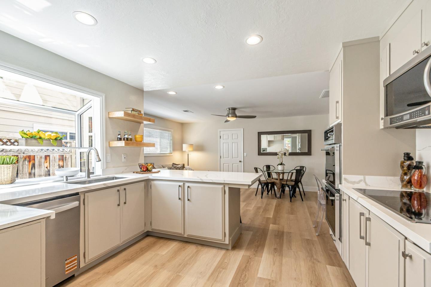 Detail Gallery Image 3 of 52 For 5631 Glen Haven Ct, San Jose,  CA 95129 - 3 Beds | 2 Baths