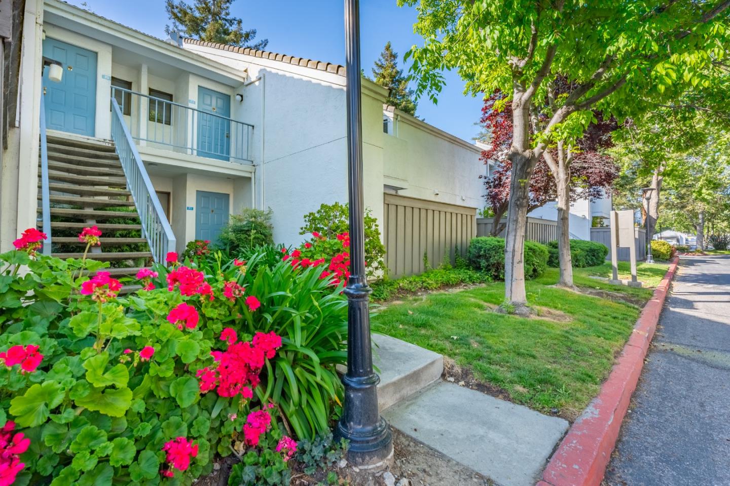 Detail Gallery Image 1 of 18 For 1055 N Capitol Ave #72,  San Jose,  CA 95133 - 1 Beds | 1 Baths