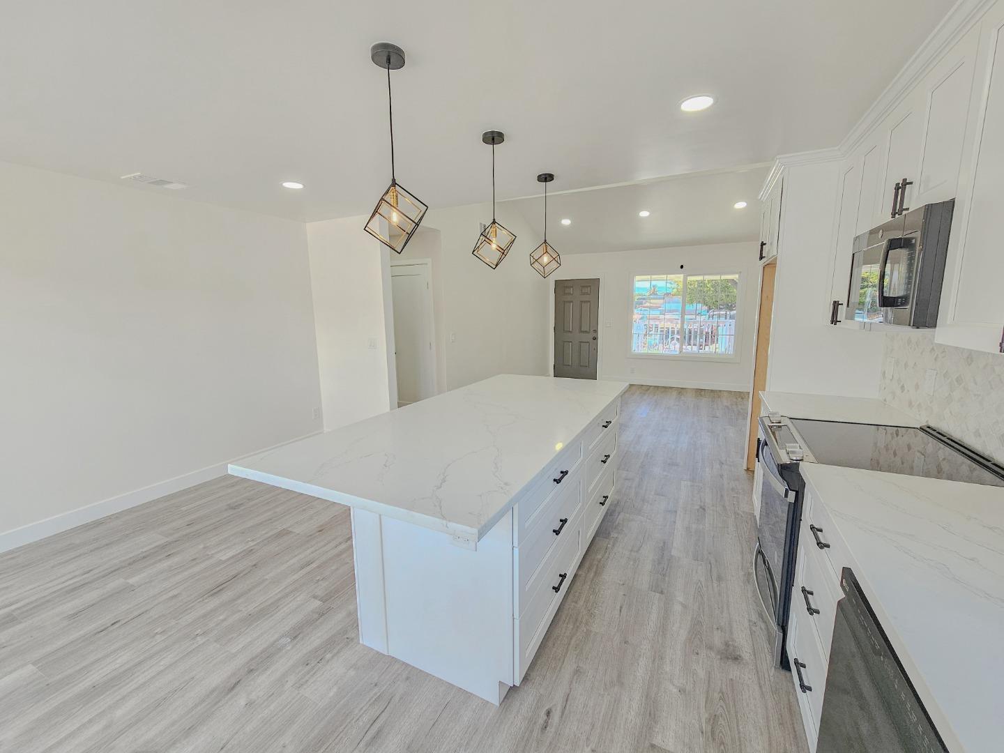 Detail Gallery Image 11 of 50 For 449 Chilberg Ct, San Jose,  CA 95133 - 4 Beds | 2 Baths