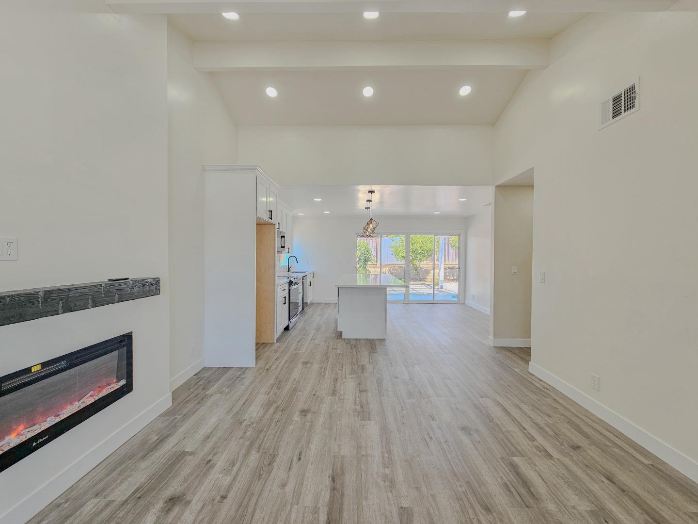 Detail Gallery Image 6 of 50 For 449 Chilberg Ct, San Jose,  CA 95133 - 4 Beds | 2 Baths