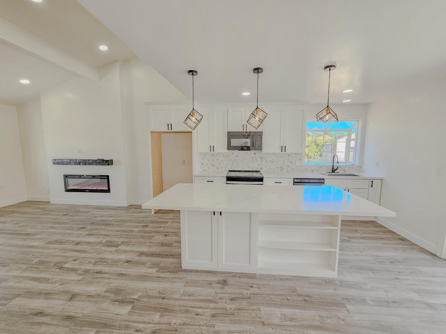 Detail Gallery Image 9 of 50 For 449 Chilberg Ct, San Jose,  CA 95133 - 4 Beds | 2 Baths