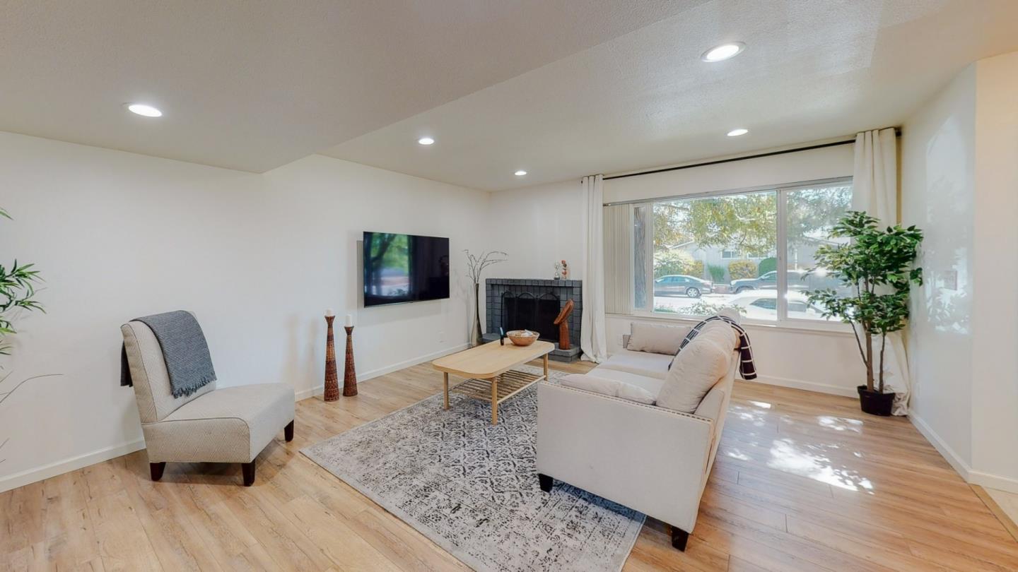 Detail Gallery Image 3 of 36 For 2 Morning Sun Ct, Mountain View,  CA 94043 - 2 Beds | 1/1 Baths