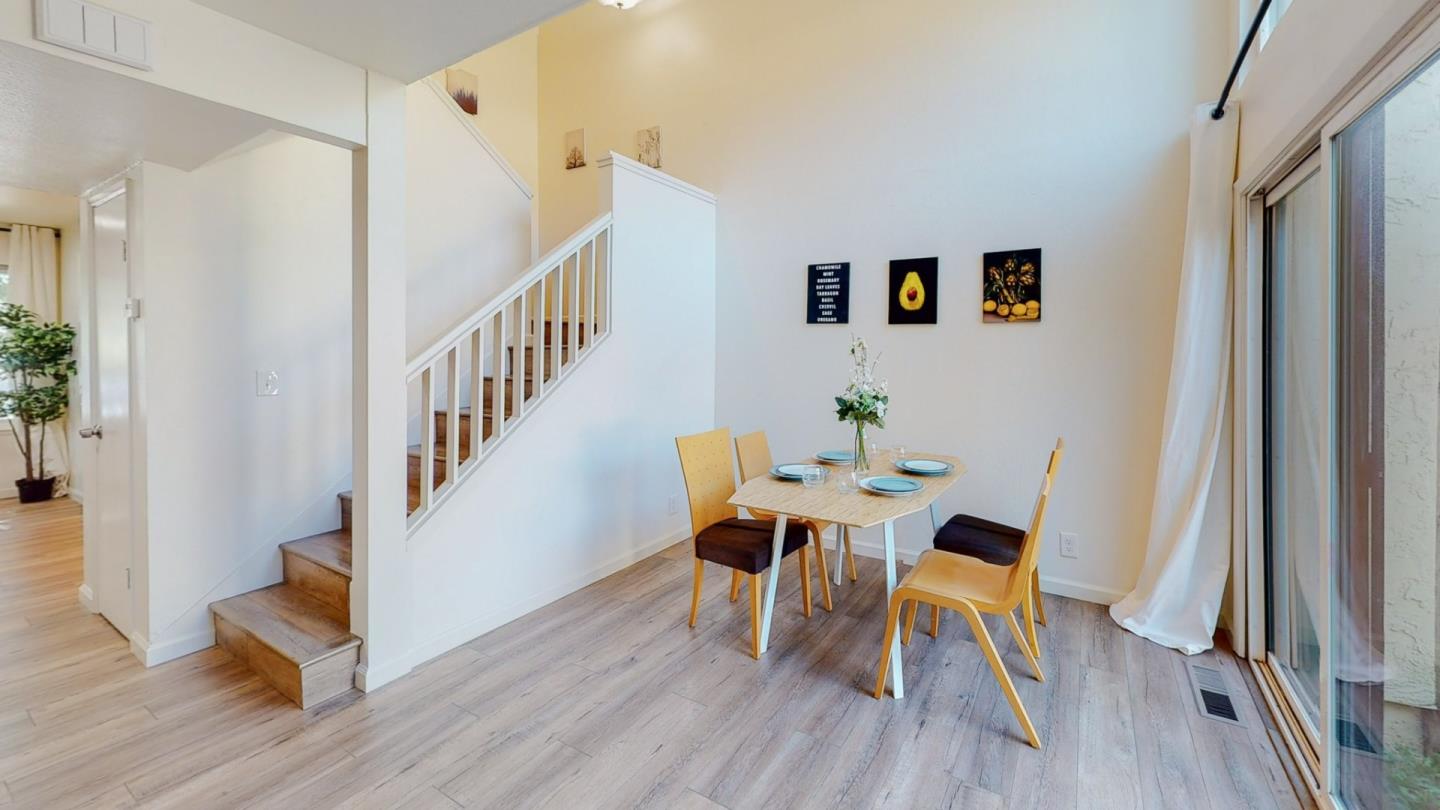 Detail Gallery Image 5 of 36 For 2 Morning Sun Ct, Mountain View,  CA 94043 - 2 Beds | 1/1 Baths
