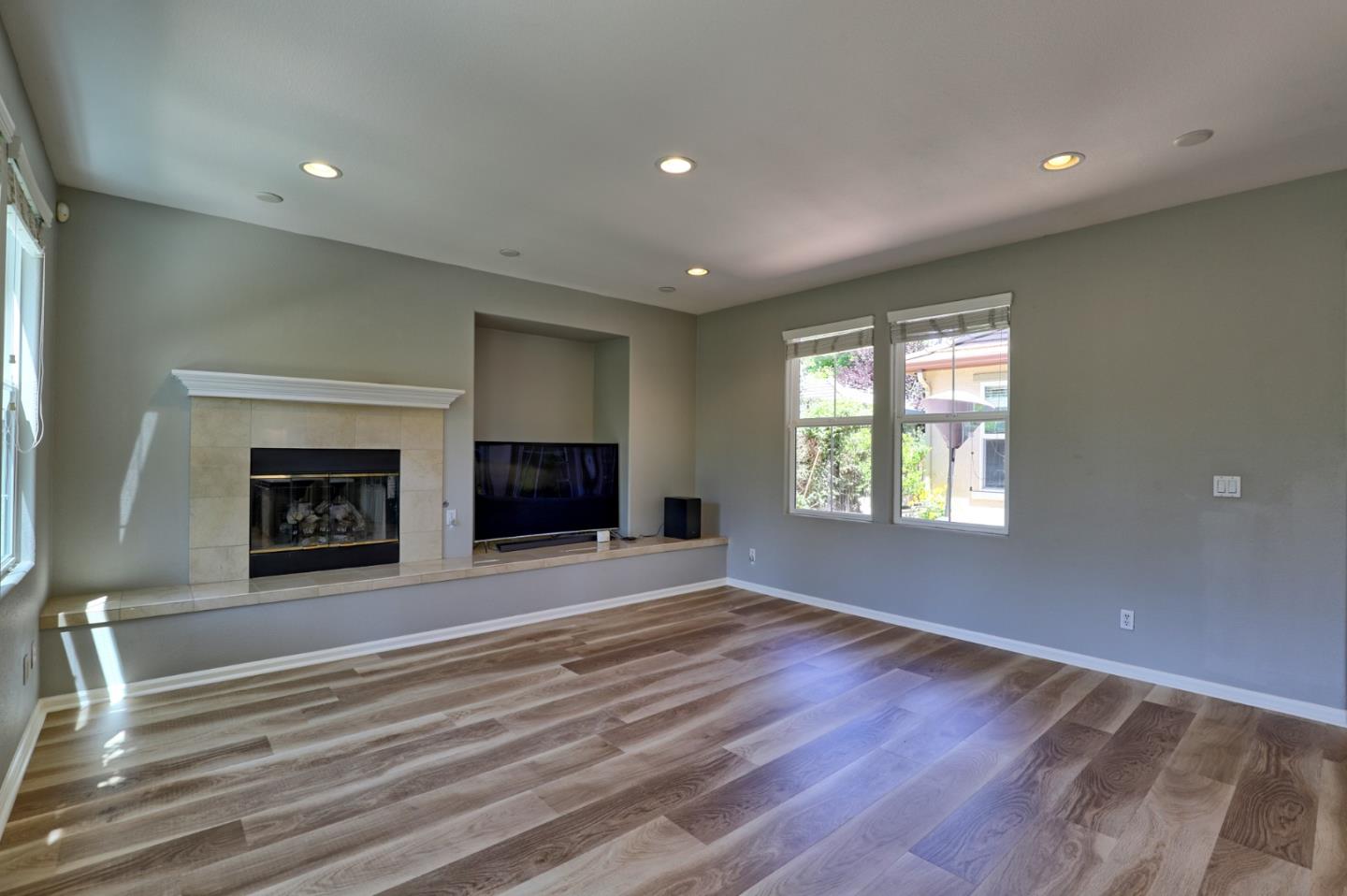 Detail Gallery Image 11 of 57 For 1250 Sunrise Dr, Gilroy,  CA 95020 - 5 Beds | 3 Baths