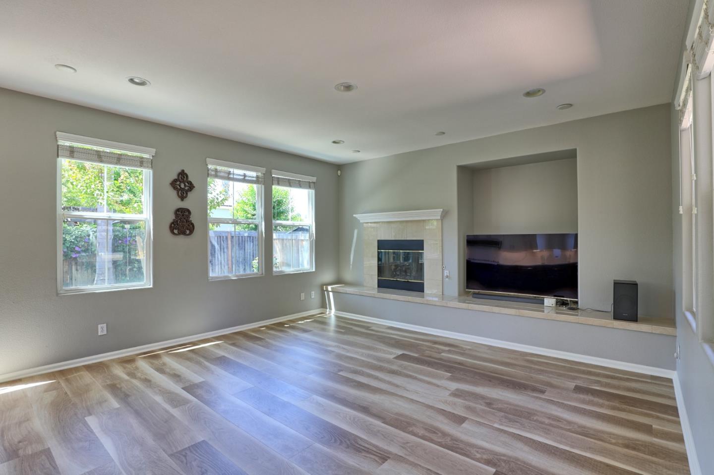Detail Gallery Image 12 of 57 For 1250 Sunrise Dr, Gilroy,  CA 95020 - 5 Beds | 3 Baths