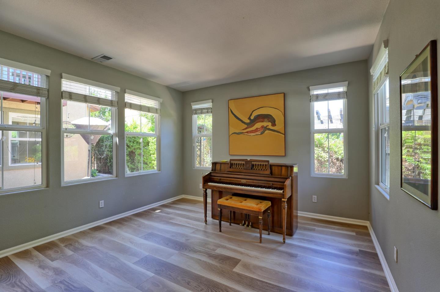 Detail Gallery Image 13 of 57 For 1250 Sunrise Dr, Gilroy,  CA 95020 - 5 Beds | 3 Baths