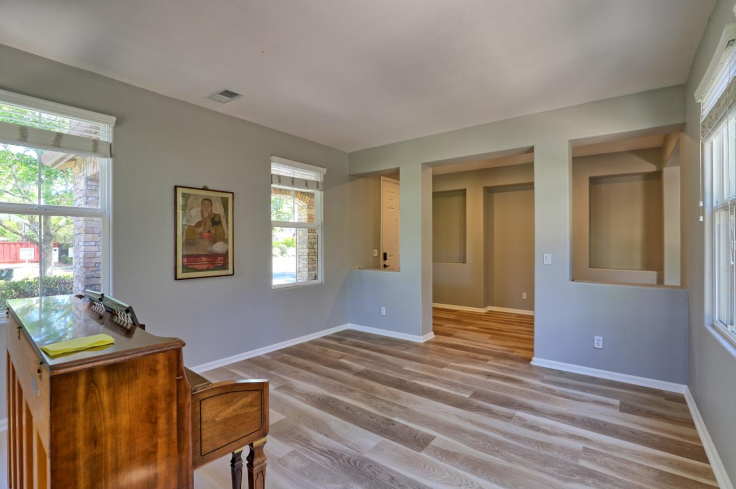 Detail Gallery Image 14 of 57 For 1250 Sunrise Dr, Gilroy,  CA 95020 - 5 Beds | 3 Baths