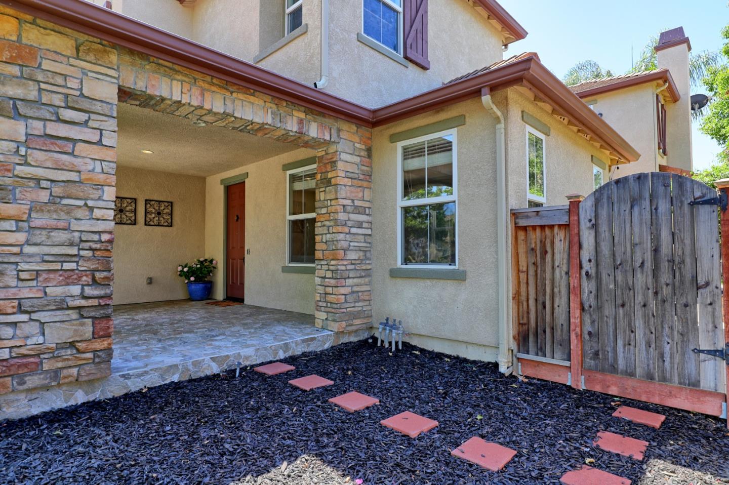 Detail Gallery Image 2 of 57 For 1250 Sunrise Dr, Gilroy,  CA 95020 - 5 Beds | 3 Baths