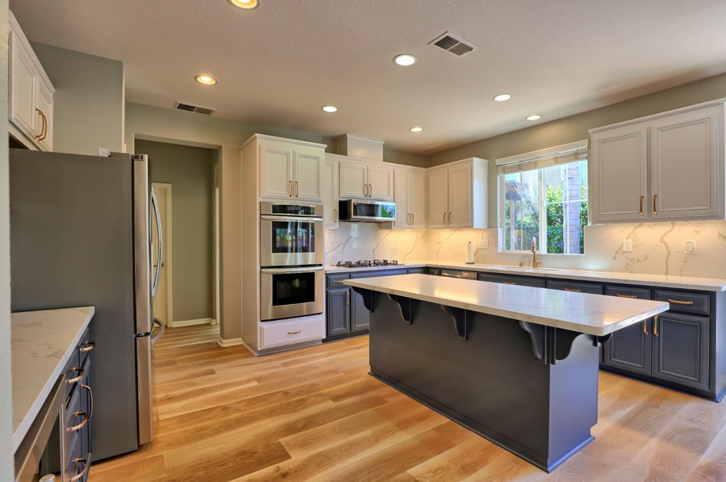 Detail Gallery Image 5 of 57 For 1250 Sunrise Dr, Gilroy,  CA 95020 - 5 Beds | 3 Baths