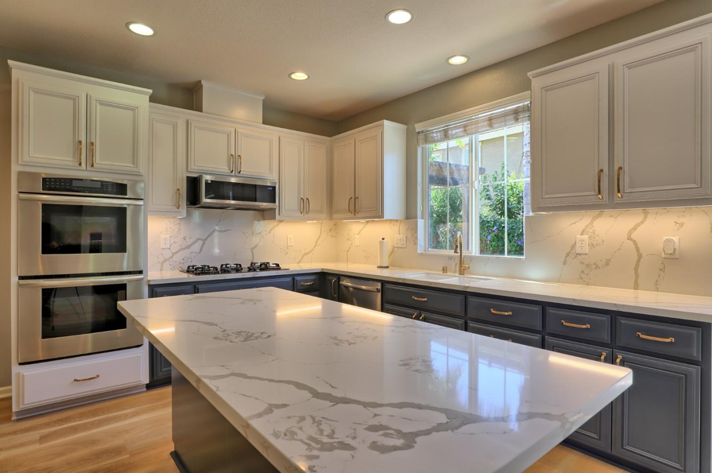 Detail Gallery Image 6 of 57 For 1250 Sunrise Dr, Gilroy,  CA 95020 - 5 Beds | 3 Baths