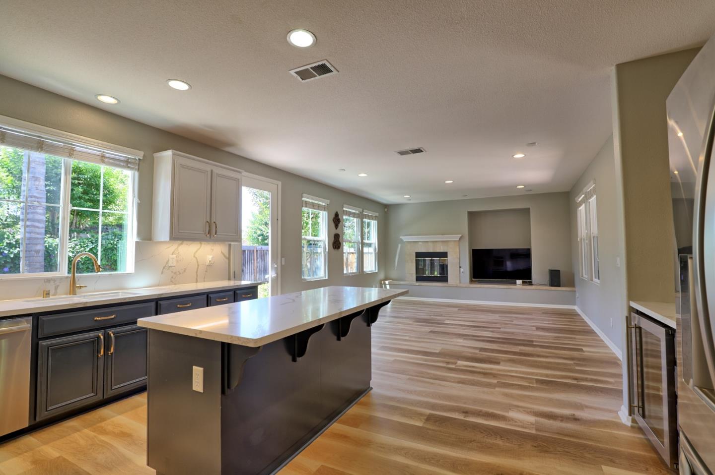 Detail Gallery Image 8 of 57 For 1250 Sunrise Dr, Gilroy,  CA 95020 - 5 Beds | 3 Baths