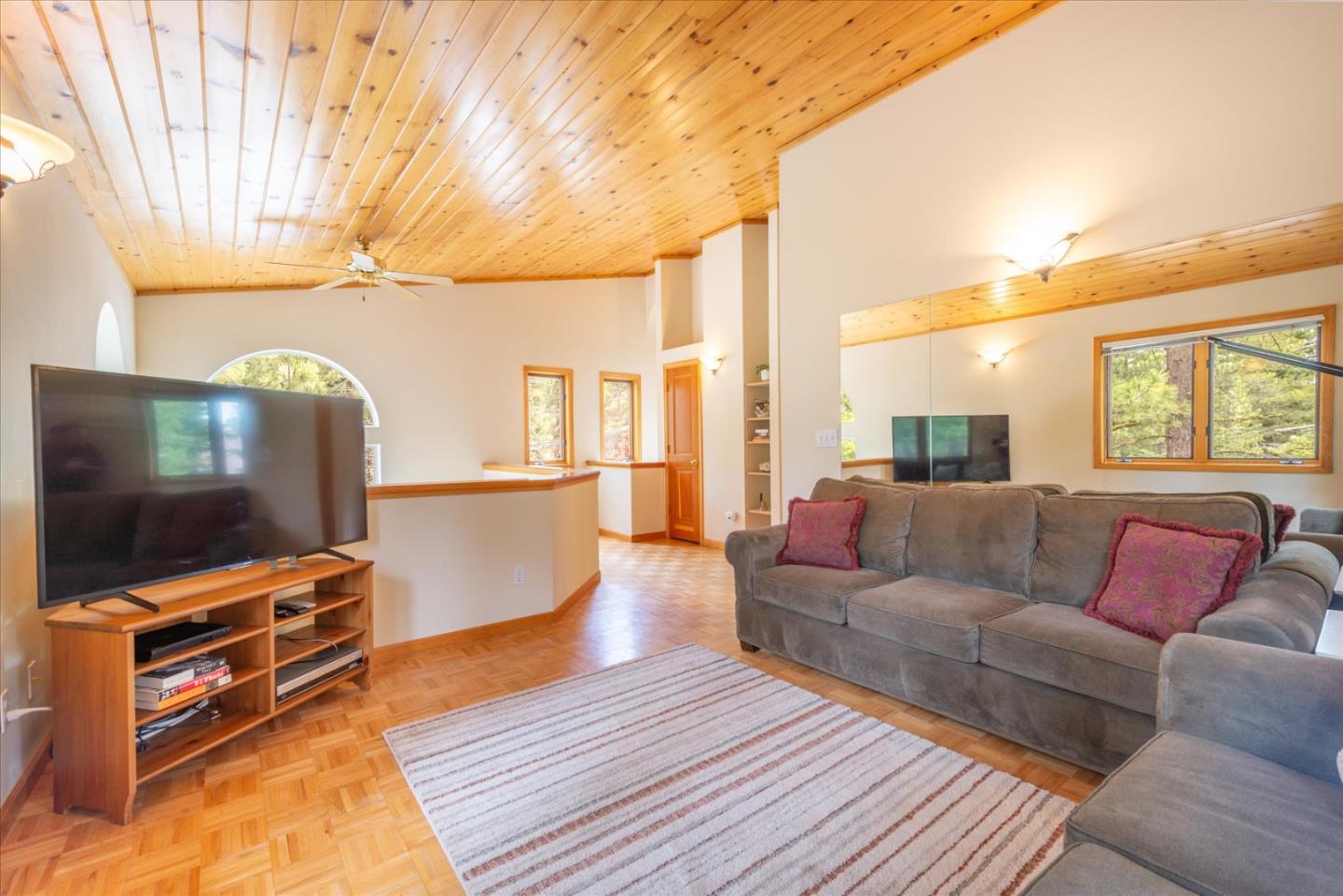 Detail Gallery Image 14 of 29 For 16900 Northwoods Blvd, Truckee,  CA 96161 - 4 Beds | 3 Baths