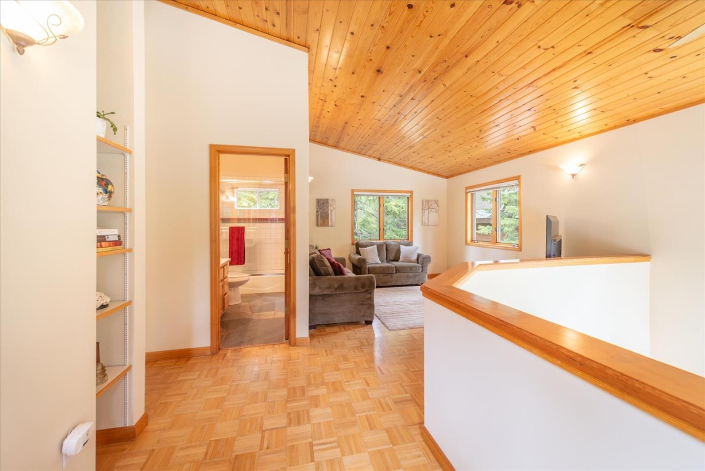 Detail Gallery Image 16 of 29 For 16900 Northwoods Blvd, Truckee,  CA 96161 - 4 Beds | 3 Baths