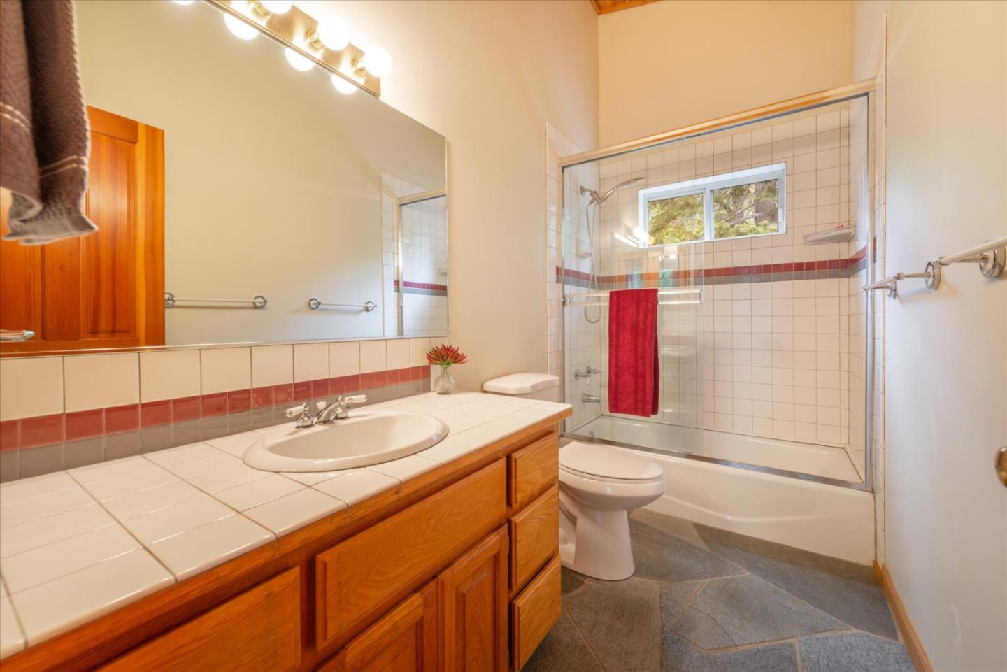Detail Gallery Image 17 of 29 For 16900 Northwoods Blvd, Truckee,  CA 96161 - 4 Beds | 3 Baths
