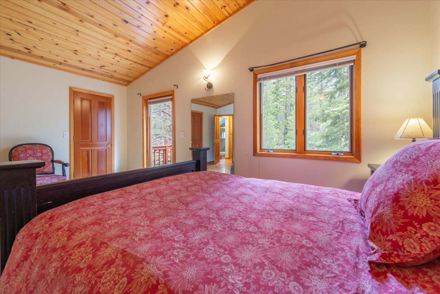 Detail Gallery Image 19 of 29 For 16900 Northwoods Blvd, Truckee,  CA 96161 - 4 Beds | 3 Baths