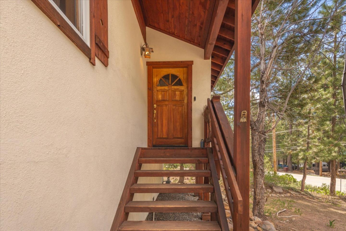 Detail Gallery Image 2 of 29 For 16900 Northwoods Blvd, Truckee,  CA 96161 - 4 Beds | 3 Baths