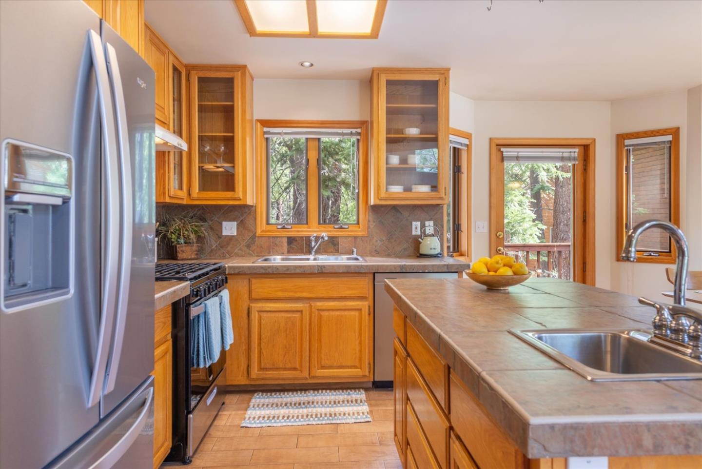Detail Gallery Image 6 of 29 For 16900 Northwoods Blvd, Truckee,  CA 96161 - 4 Beds | 3 Baths