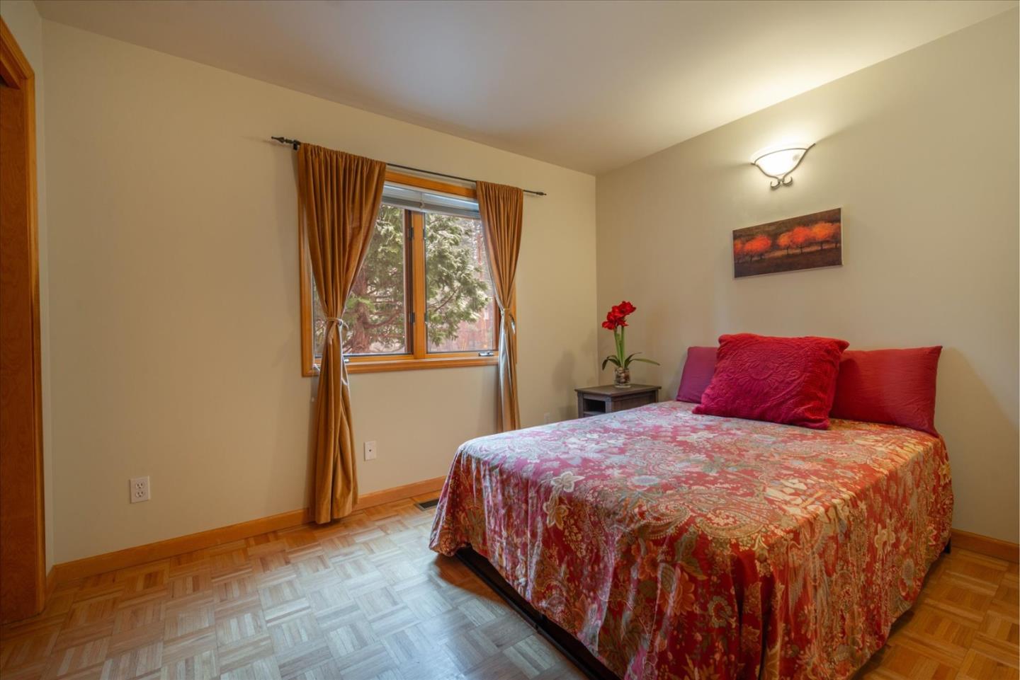 Detail Gallery Image 9 of 29 For 16900 Northwoods Blvd, Truckee,  CA 96161 - 4 Beds | 3 Baths