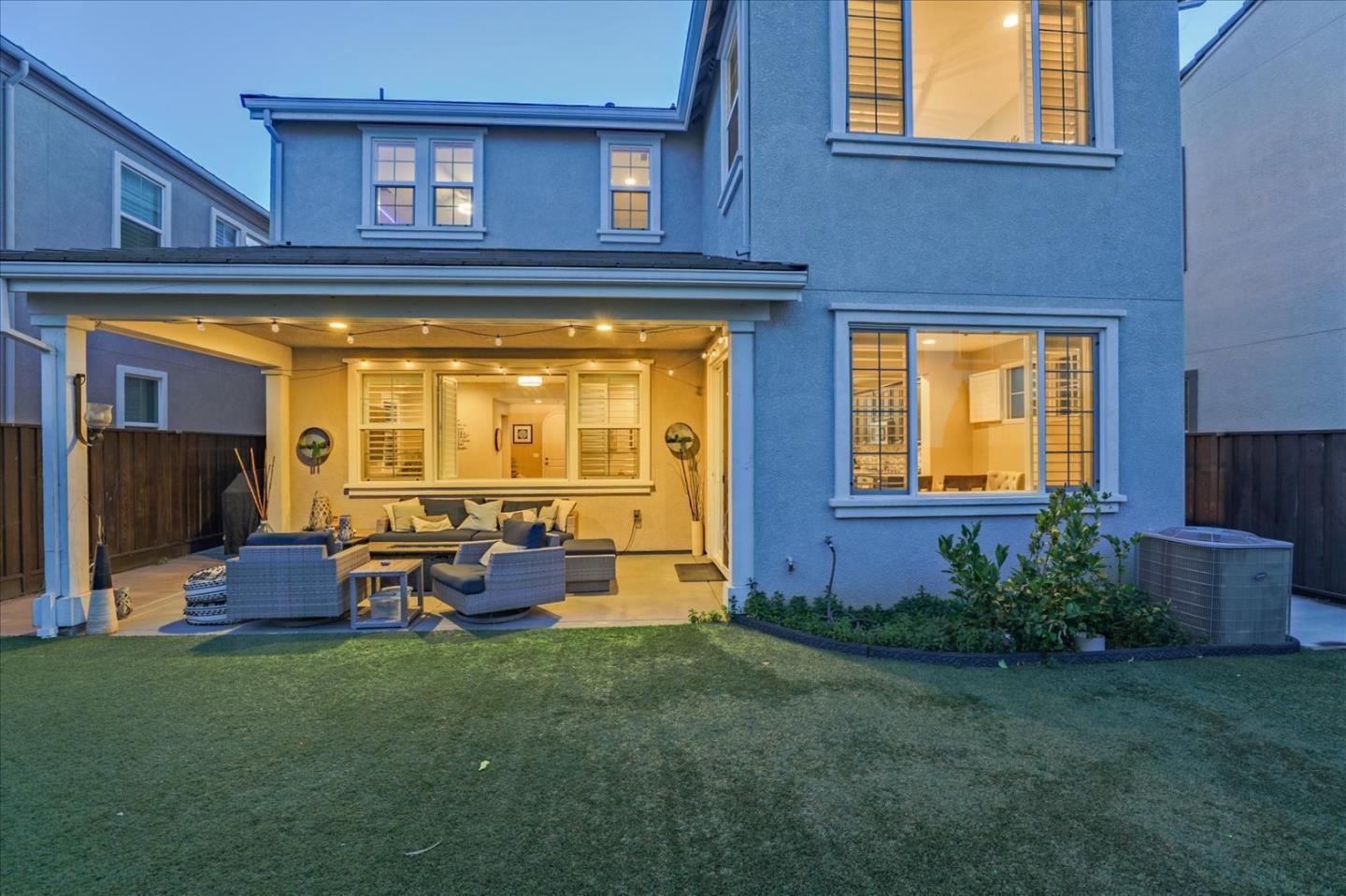 Detail Gallery Image 12 of 14 For 6062 Pipit Way, Gilroy,  CA 95020 - 4 Beds | 2/1 Baths
