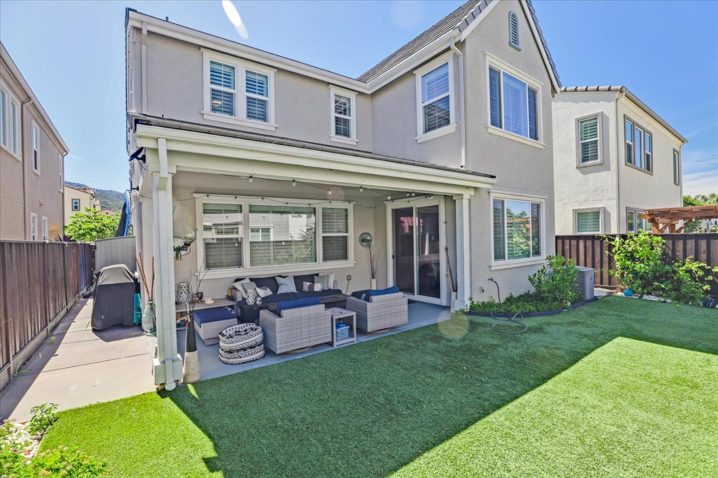 Detail Gallery Image 2 of 14 For 6062 Pipit Way, Gilroy,  CA 95020 - 4 Beds | 2/1 Baths