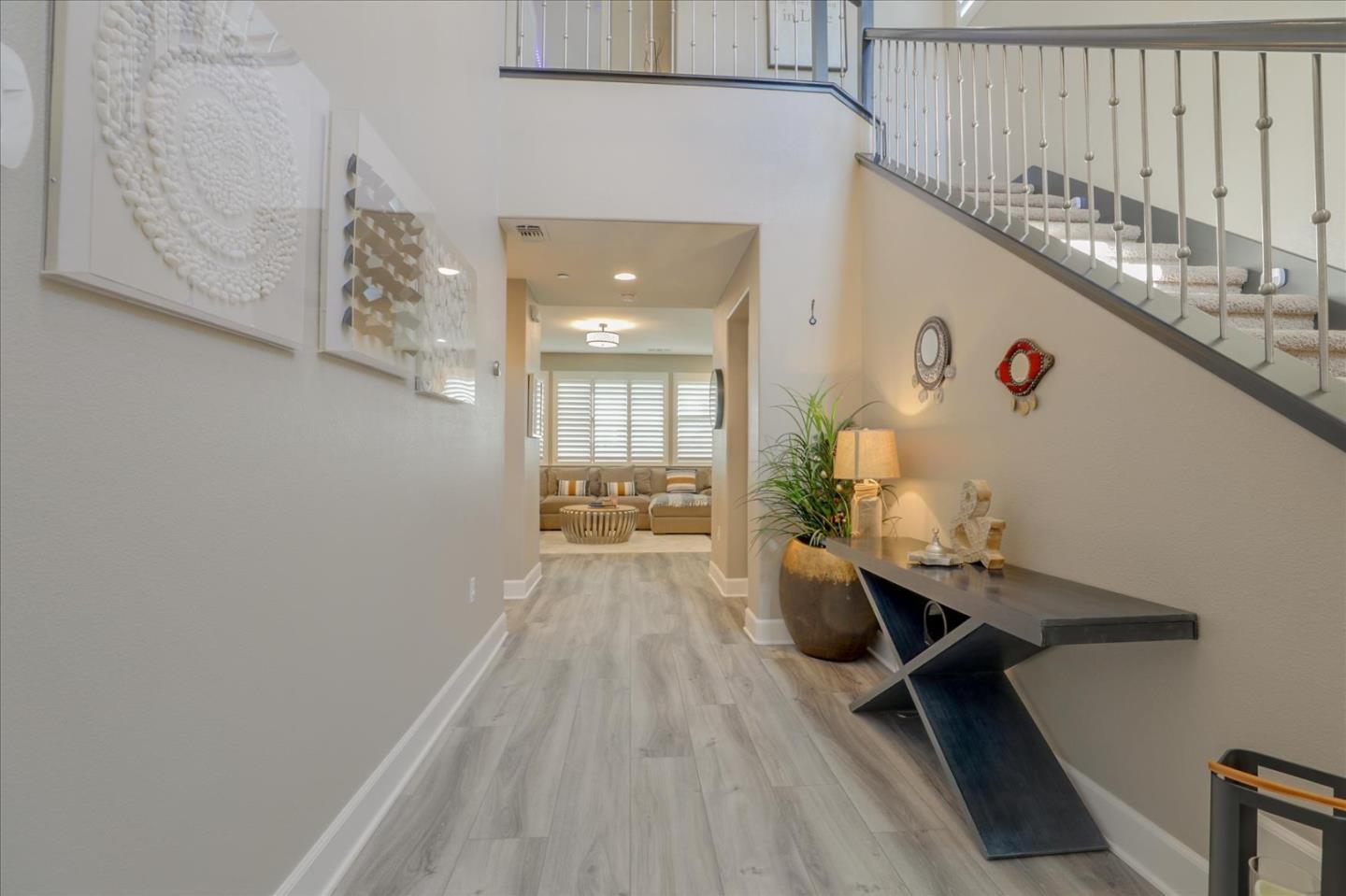 Detail Gallery Image 3 of 14 For 6062 Pipit Way, Gilroy,  CA 95020 - 4 Beds | 2/1 Baths