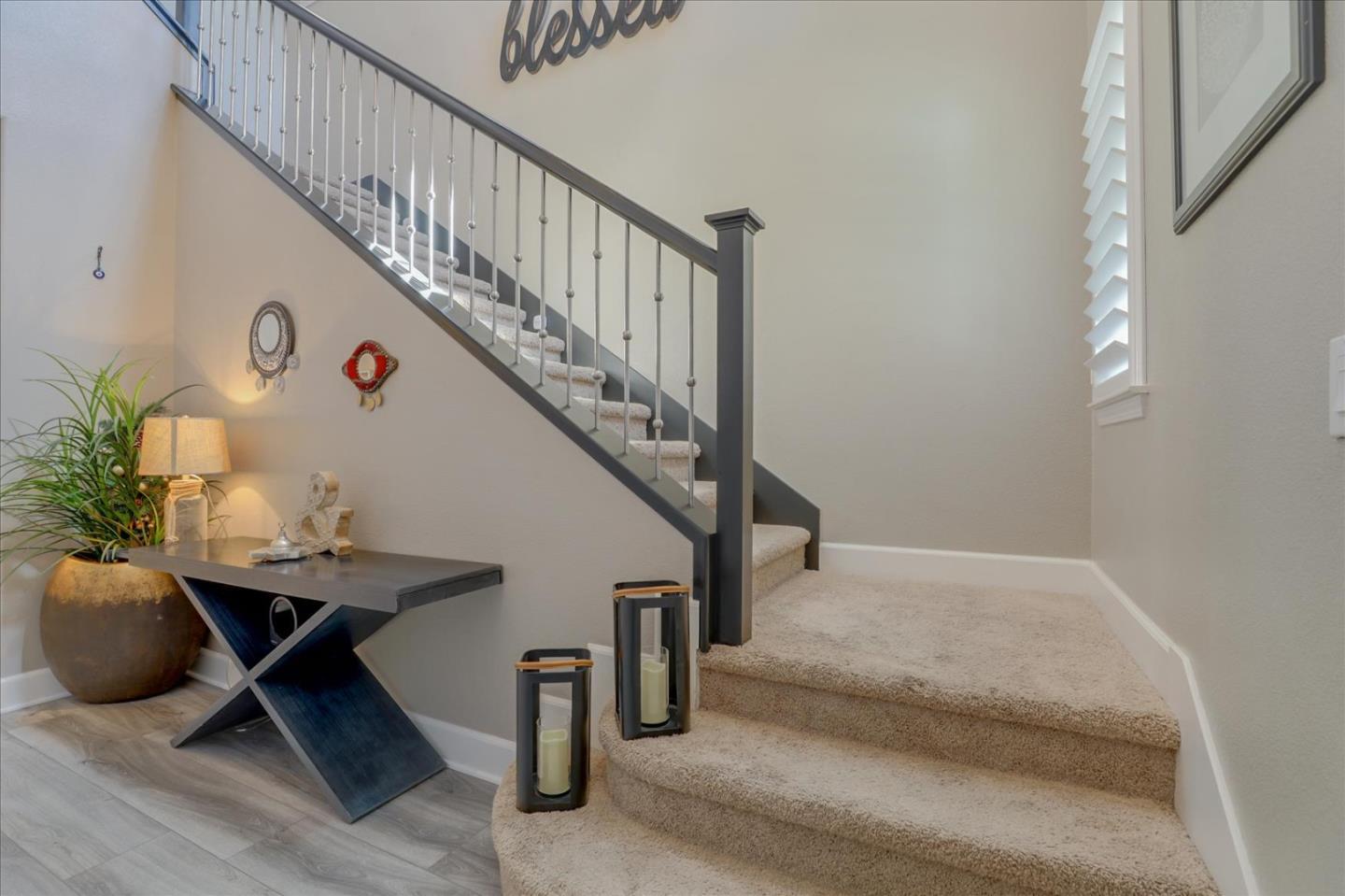 Detail Gallery Image 4 of 14 For 6062 Pipit Way, Gilroy,  CA 95020 - 4 Beds | 2/1 Baths