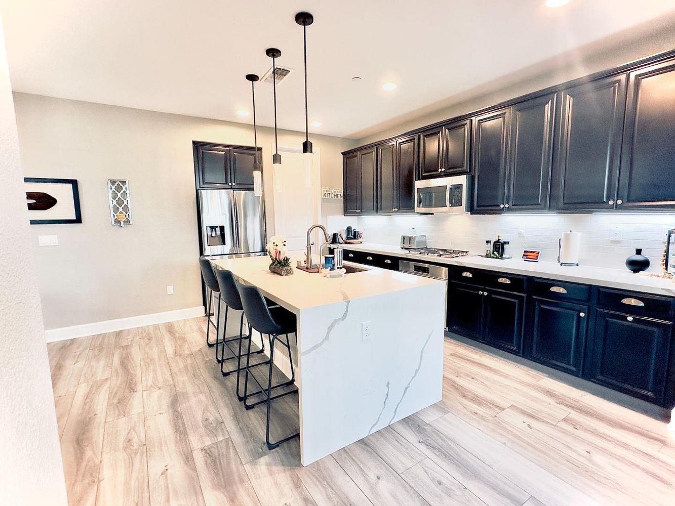 Detail Gallery Image 7 of 14 For 6062 Pipit Way, Gilroy,  CA 95020 - 4 Beds | 2/1 Baths