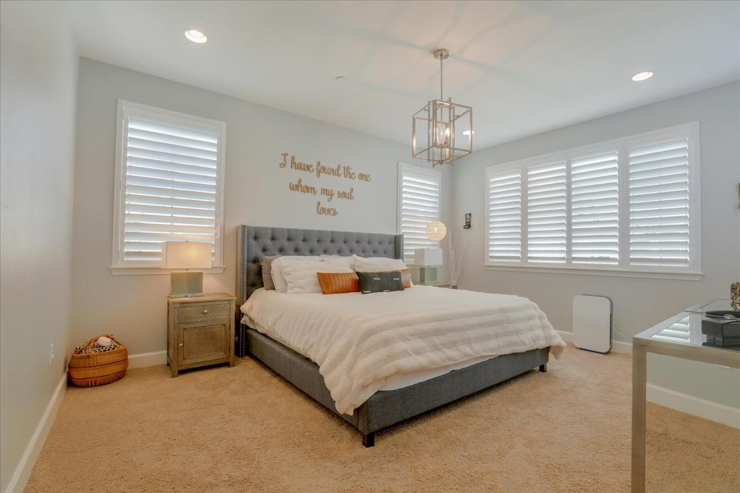 Detail Gallery Image 9 of 14 For 6062 Pipit Way, Gilroy,  CA 95020 - 4 Beds | 2/1 Baths