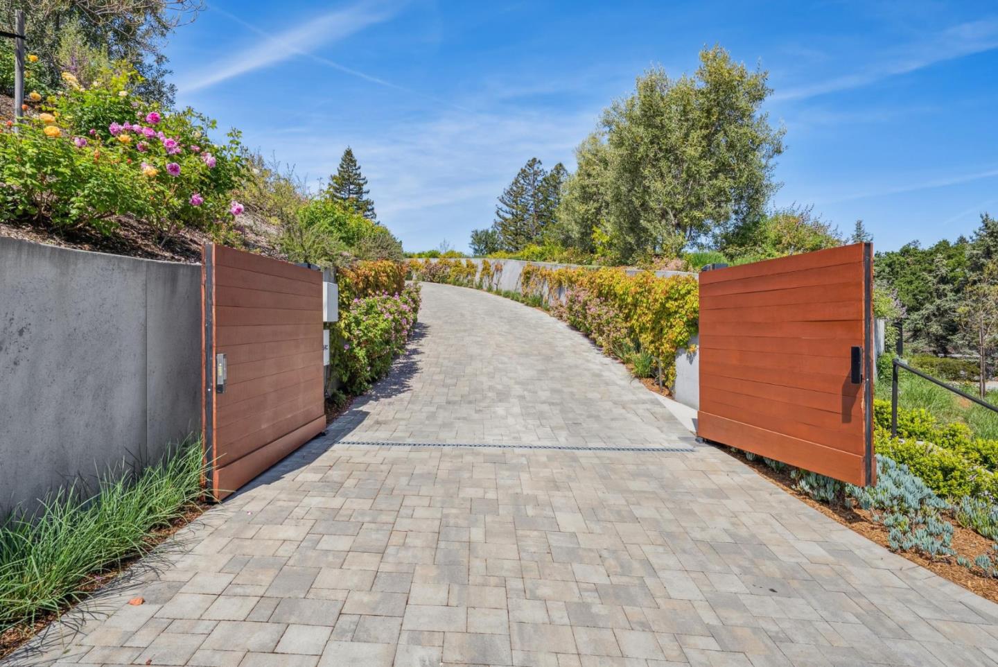 Detail Gallery Image 2 of 107 For 855 Darrell Rd, Hillsborough,  CA 94010 - 5 Beds | 5/1 Baths