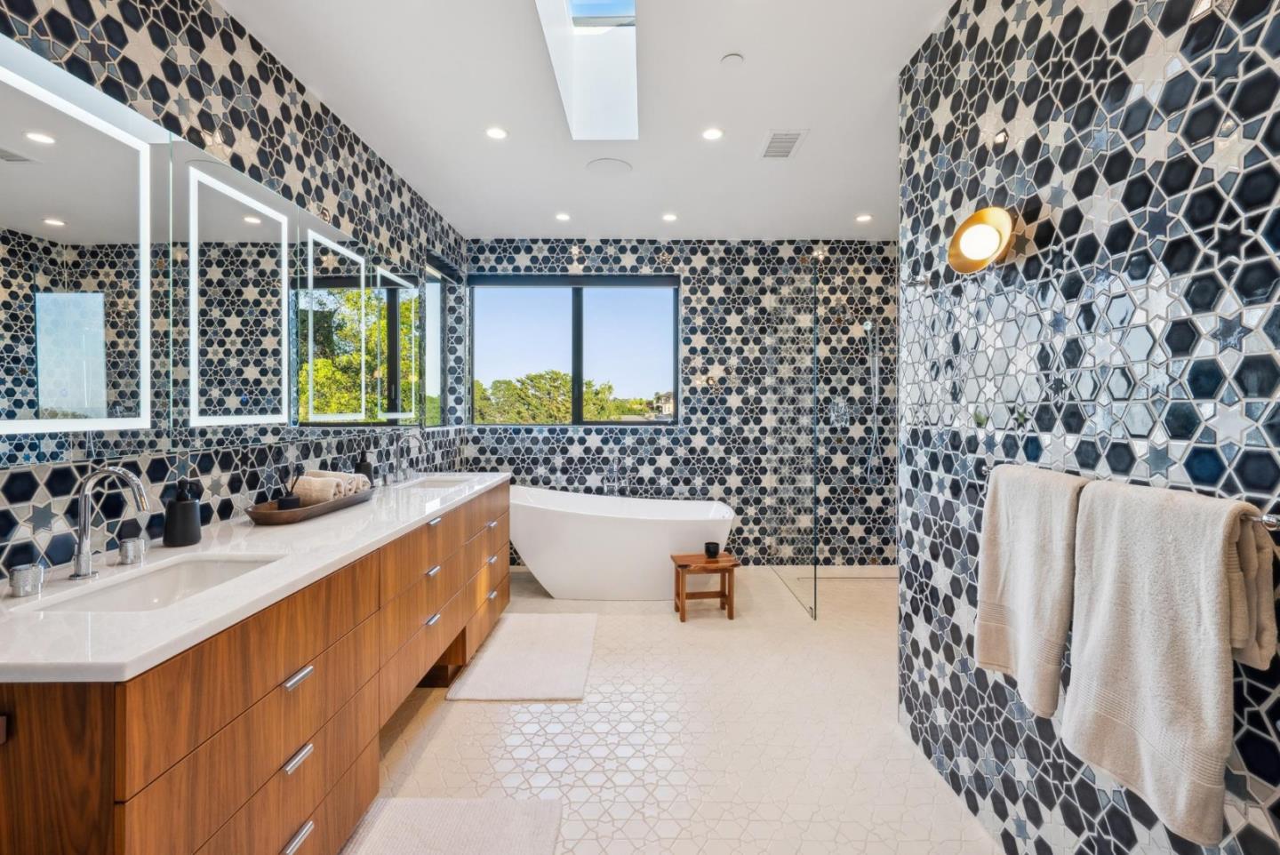 Detail Gallery Image 45 of 107 For 855 Darrell Rd, Hillsborough,  CA 94010 - 5 Beds | 5/1 Baths