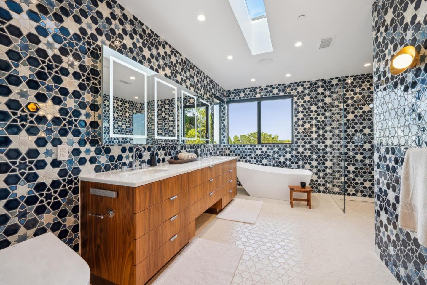 Detail Gallery Image 46 of 107 For 855 Darrell Rd, Hillsborough,  CA 94010 - 5 Beds | 5/1 Baths