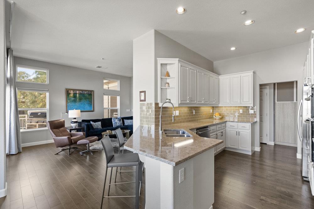 Detail Gallery Image 14 of 57 For 132 Cliff Swallow Ct, Brisbane,  CA 94005 - 2 Beds | 2 Baths