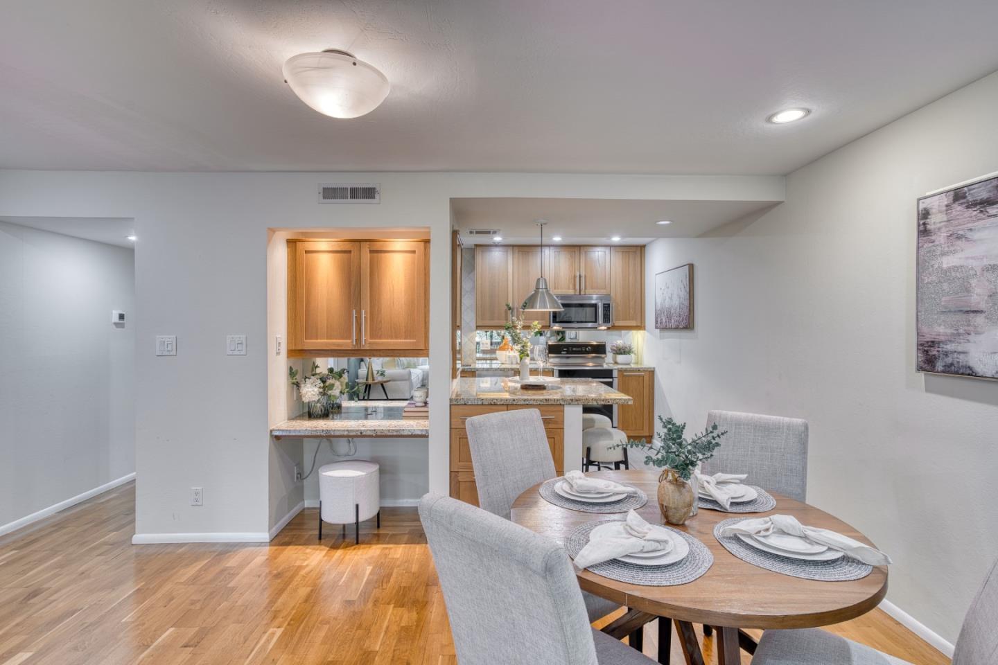 Detail Gallery Image 6 of 36 For 320 Palo Alto Ave #B1,  Palo Alto,  CA 94301 - 1 Beds | 1 Baths