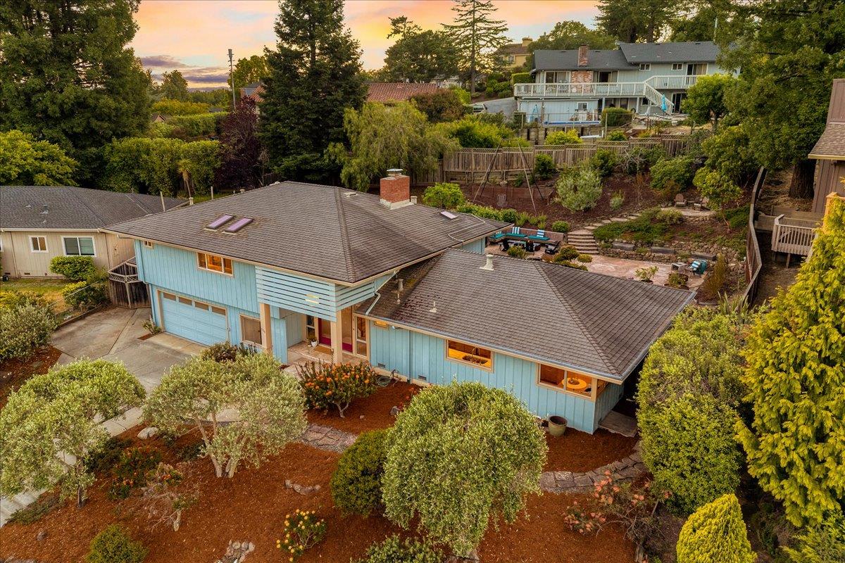 Detail Gallery Image 3 of 58 For 111 Esmeralda Dr, Santa Cruz,  CA 95060 - 4 Beds | 2/1 Baths