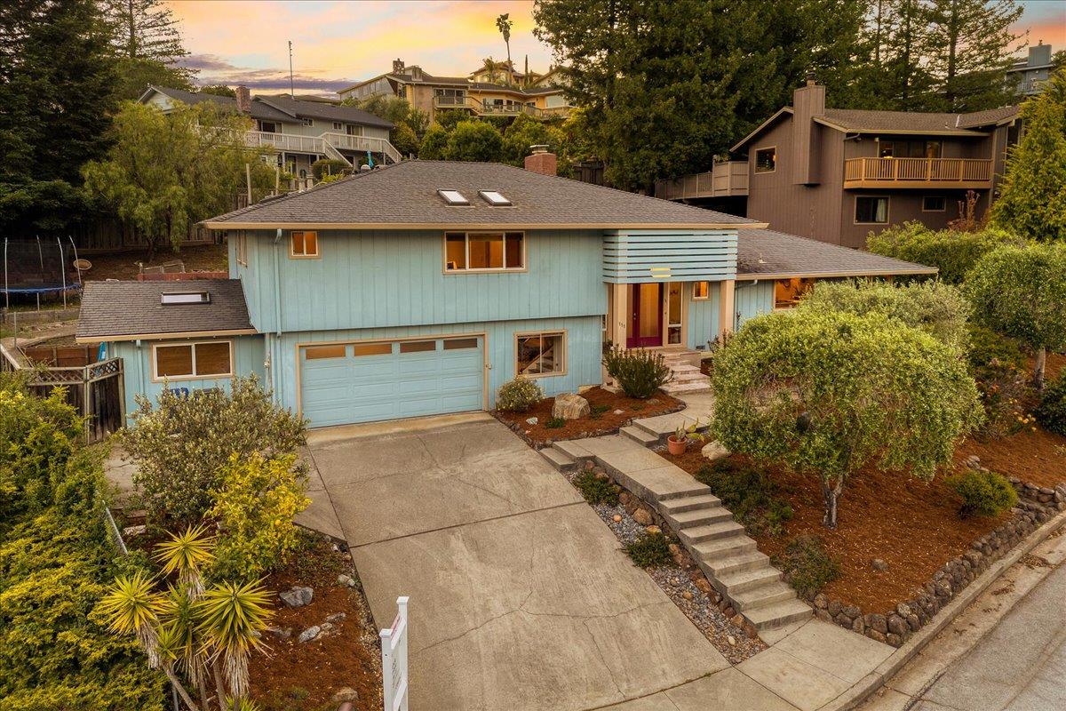 Detail Gallery Image 4 of 58 For 111 Esmeralda Dr, Santa Cruz,  CA 95060 - 4 Beds | 2/1 Baths