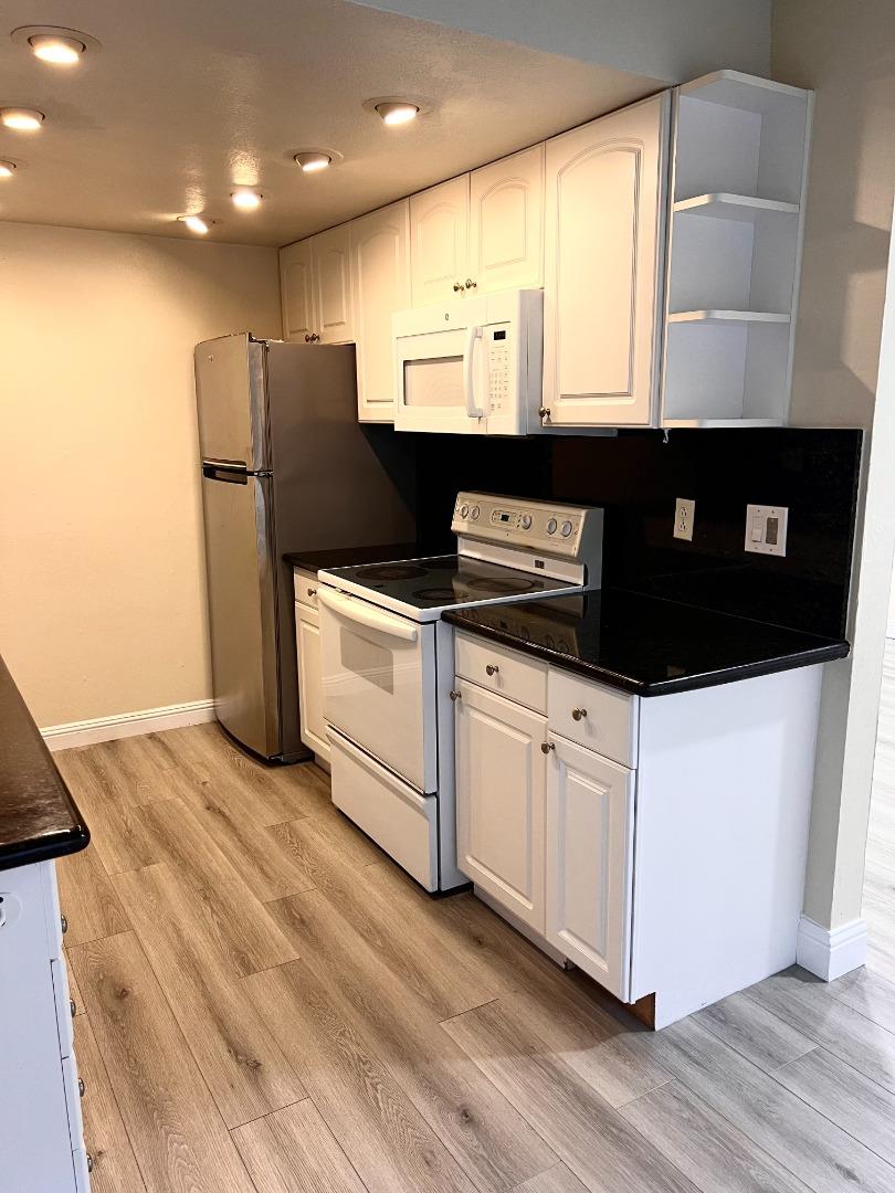 Detail Gallery Image 13 of 28 For 5894 El Zuparko Dr #2,  San Jose,  CA 95123 - 2 Beds | 1/1 Baths