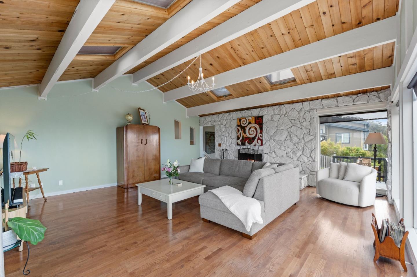 Detail Gallery Image 10 of 61 For 702 El Granada Blvd, El Granada,  CA 94019 - 4 Beds | 2/1 Baths