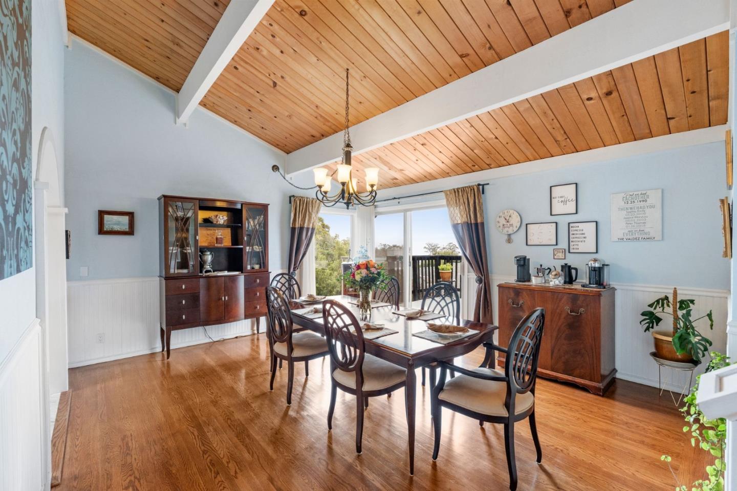 Detail Gallery Image 14 of 61 For 702 El Granada Blvd, El Granada,  CA 94019 - 4 Beds | 2/1 Baths