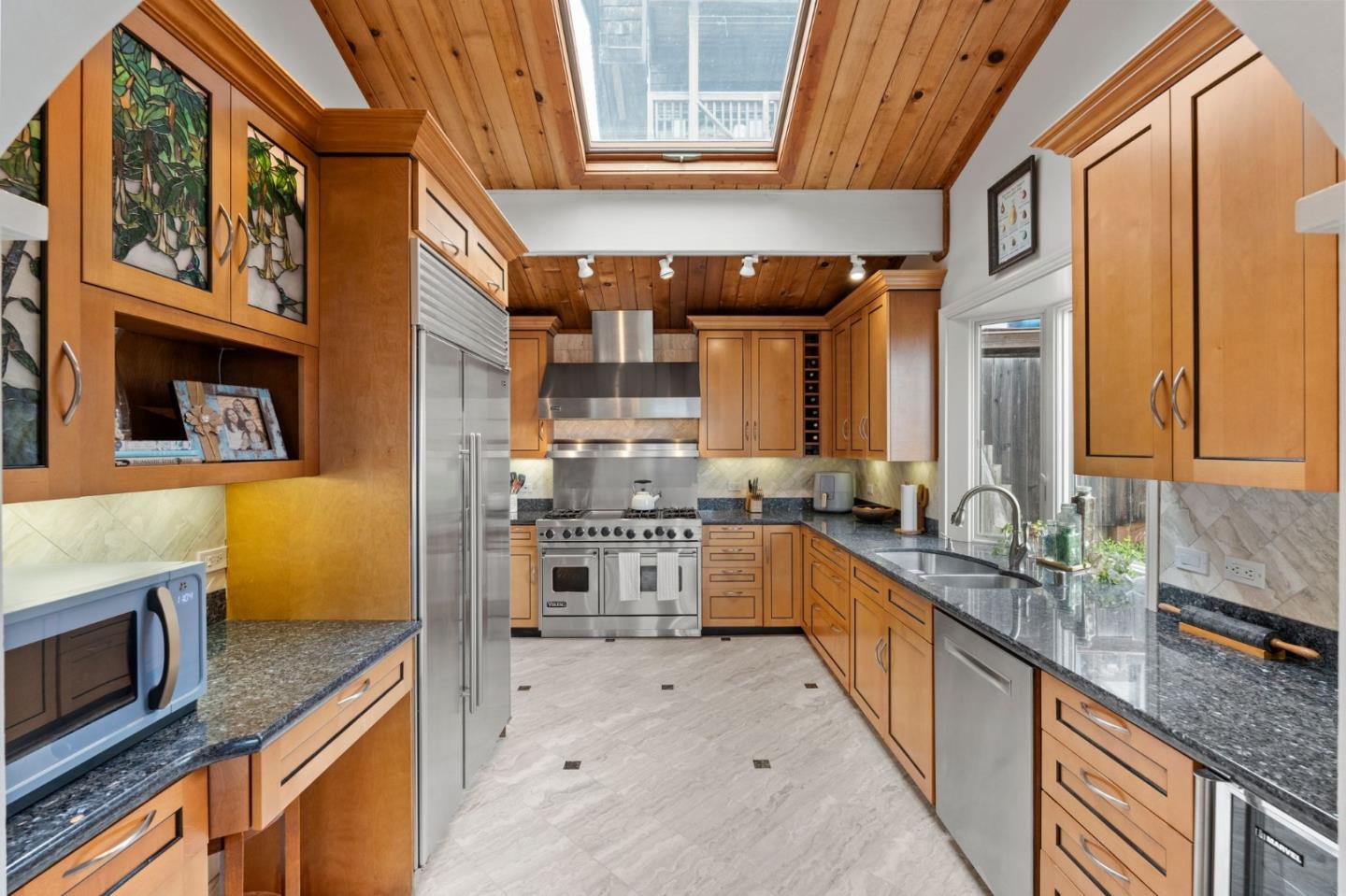 Detail Gallery Image 16 of 61 For 702 El Granada Blvd, El Granada,  CA 94019 - 4 Beds | 2/1 Baths