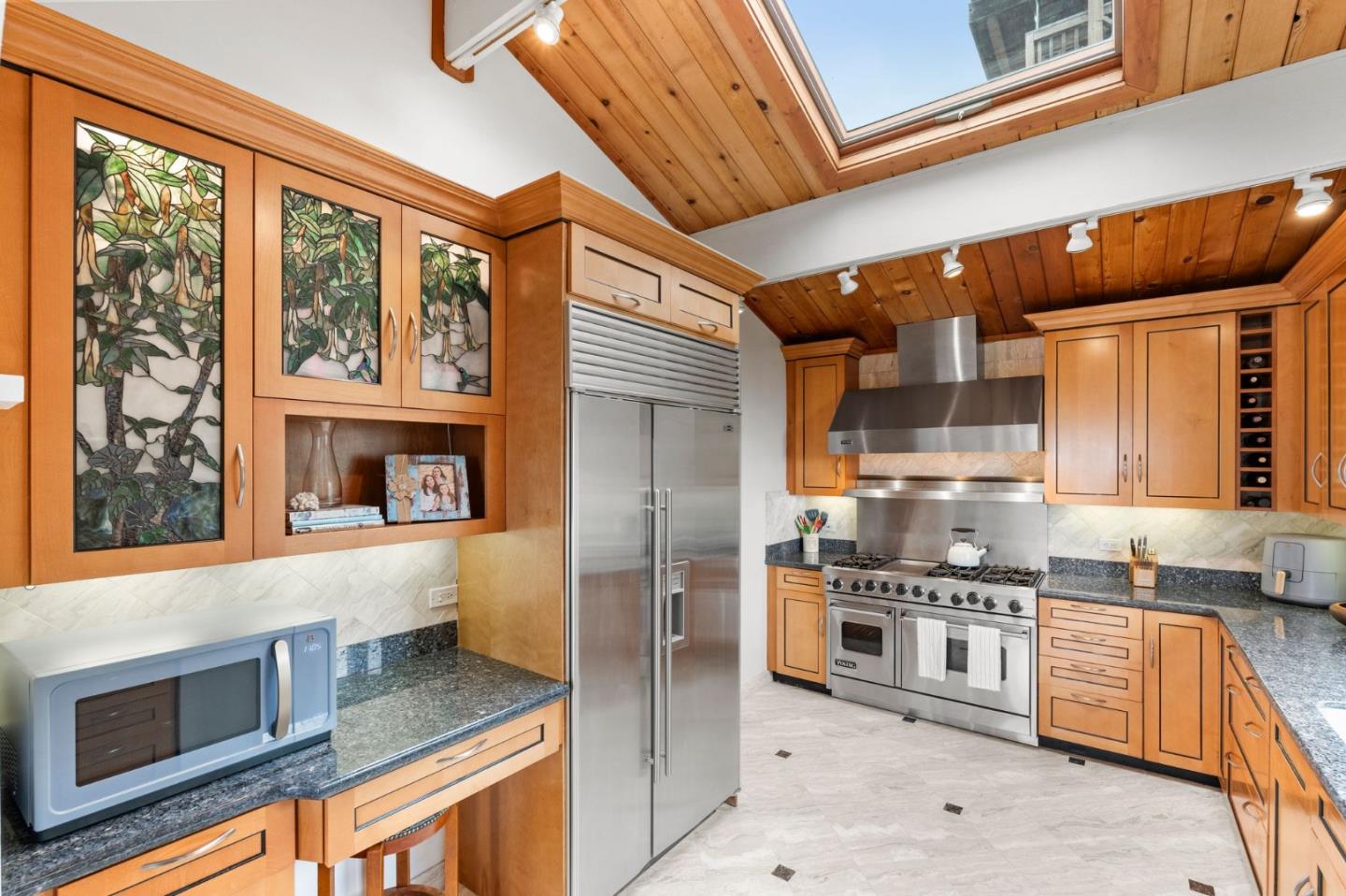 Detail Gallery Image 17 of 61 For 702 El Granada Blvd, El Granada,  CA 94019 - 4 Beds | 2/1 Baths