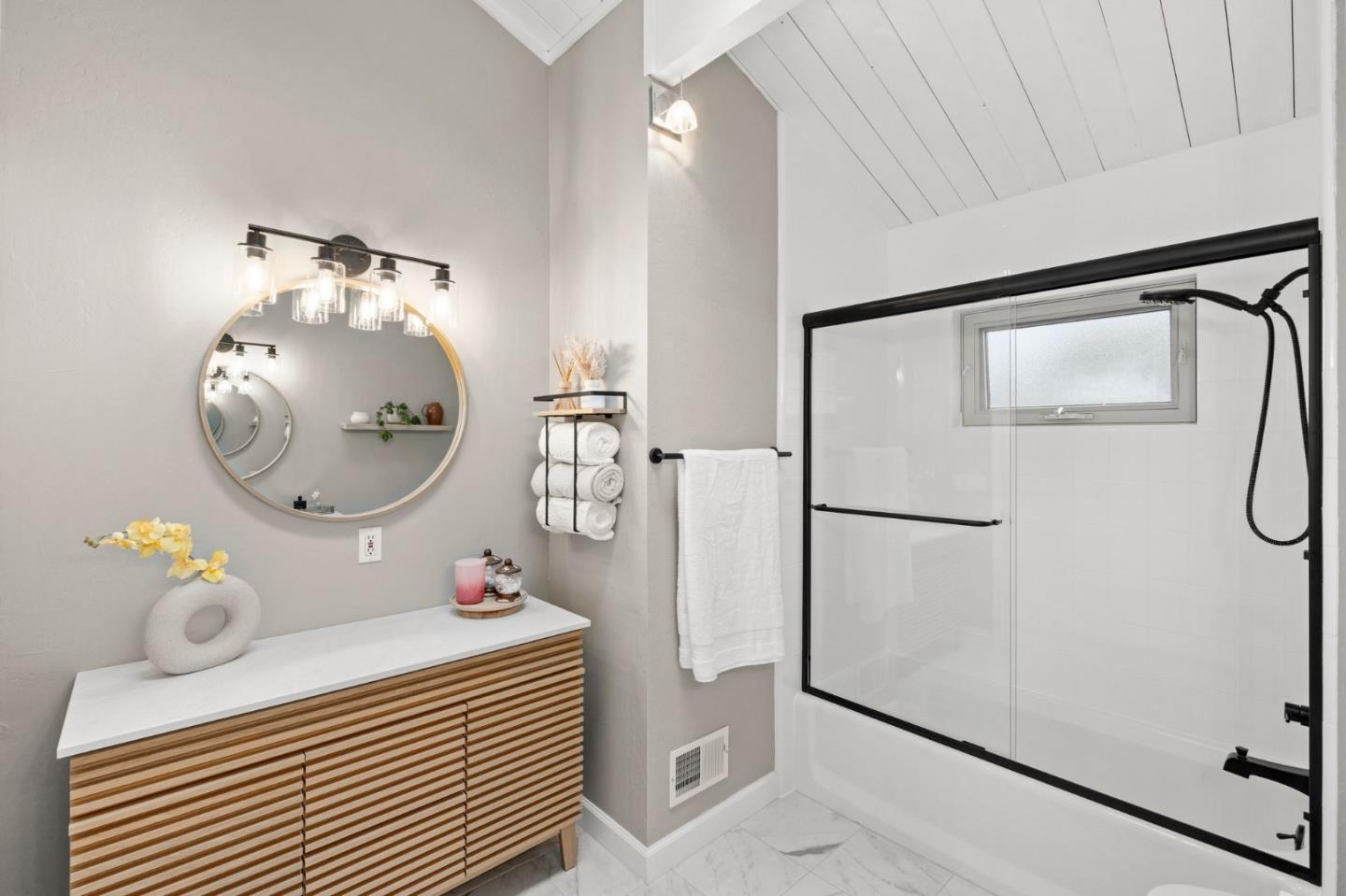 Detail Gallery Image 24 of 61 For 702 El Granada Blvd, El Granada,  CA 94019 - 4 Beds | 2/1 Baths