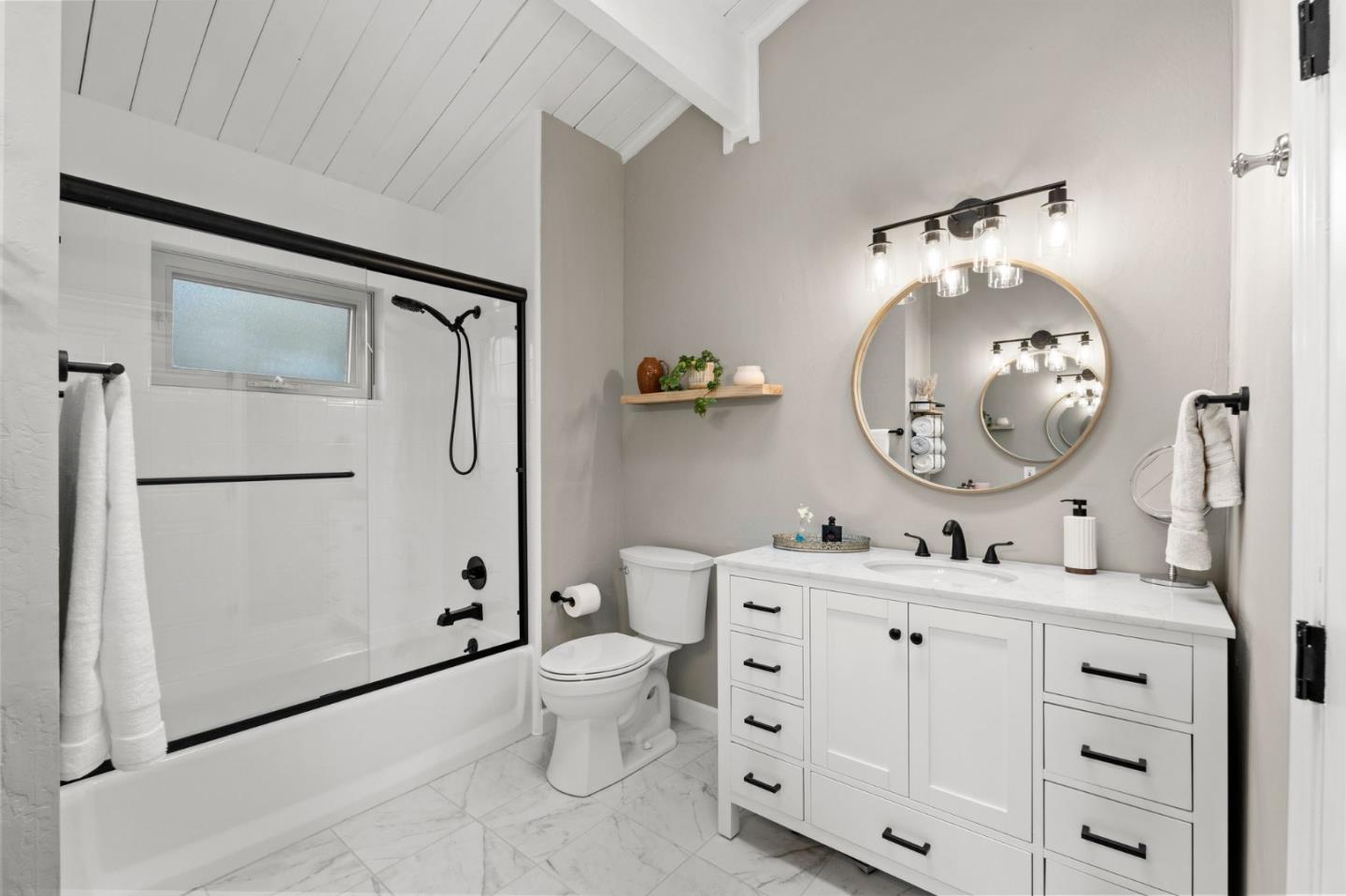 Detail Gallery Image 25 of 61 For 702 El Granada Blvd, El Granada,  CA 94019 - 4 Beds | 2/1 Baths