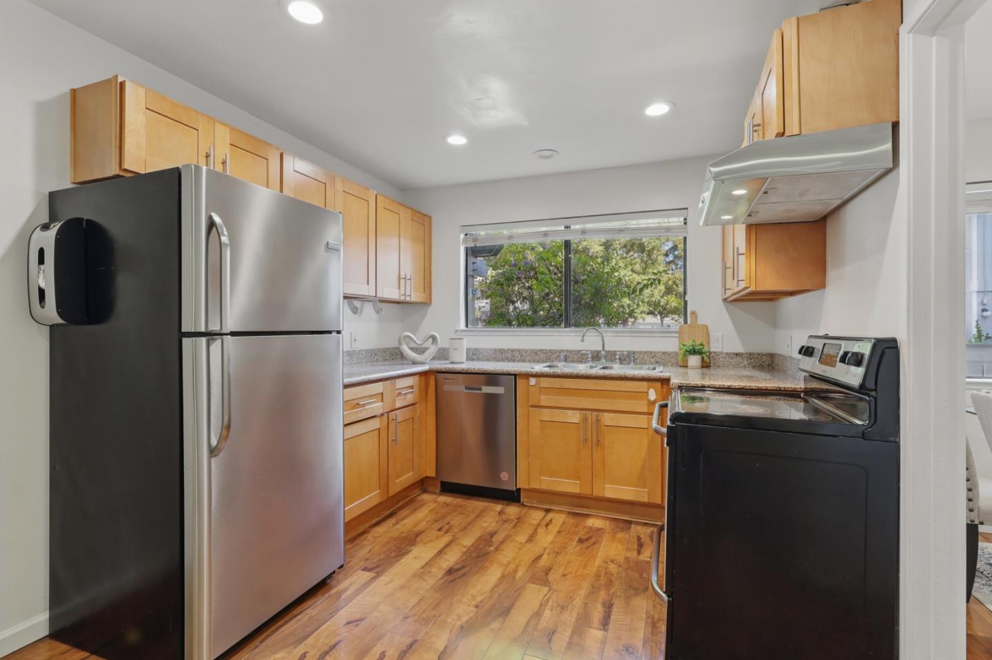 Detail Gallery Image 12 of 41 For 4033 Ralston Cmn, Fremont,  CA 94538 - 2 Beds | 2 Baths
