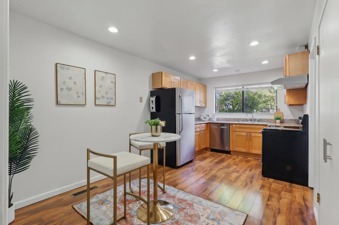 Detail Gallery Image 9 of 41 For 4033 Ralston Cmn, Fremont,  CA 94538 - 2 Beds | 2 Baths