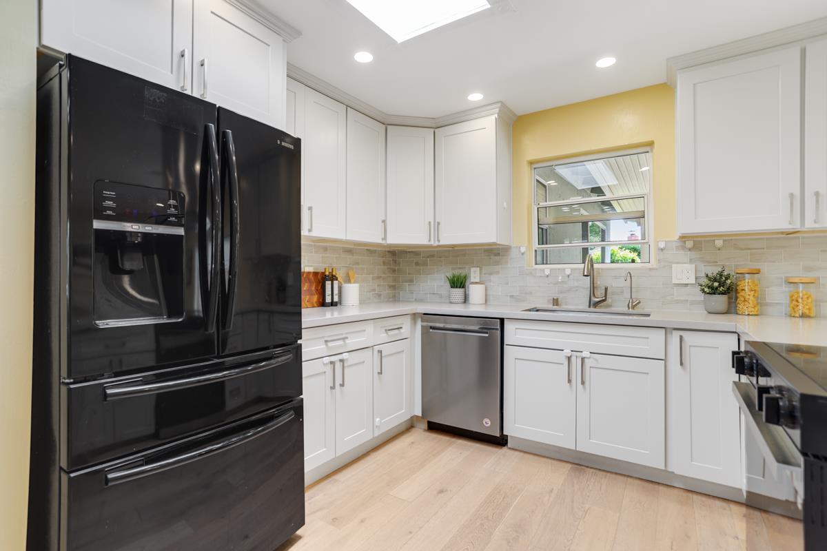 Detail Gallery Image 14 of 38 For 988 Glenridge Dr, San Jose,  CA 95136 - 4 Beds | 2 Baths