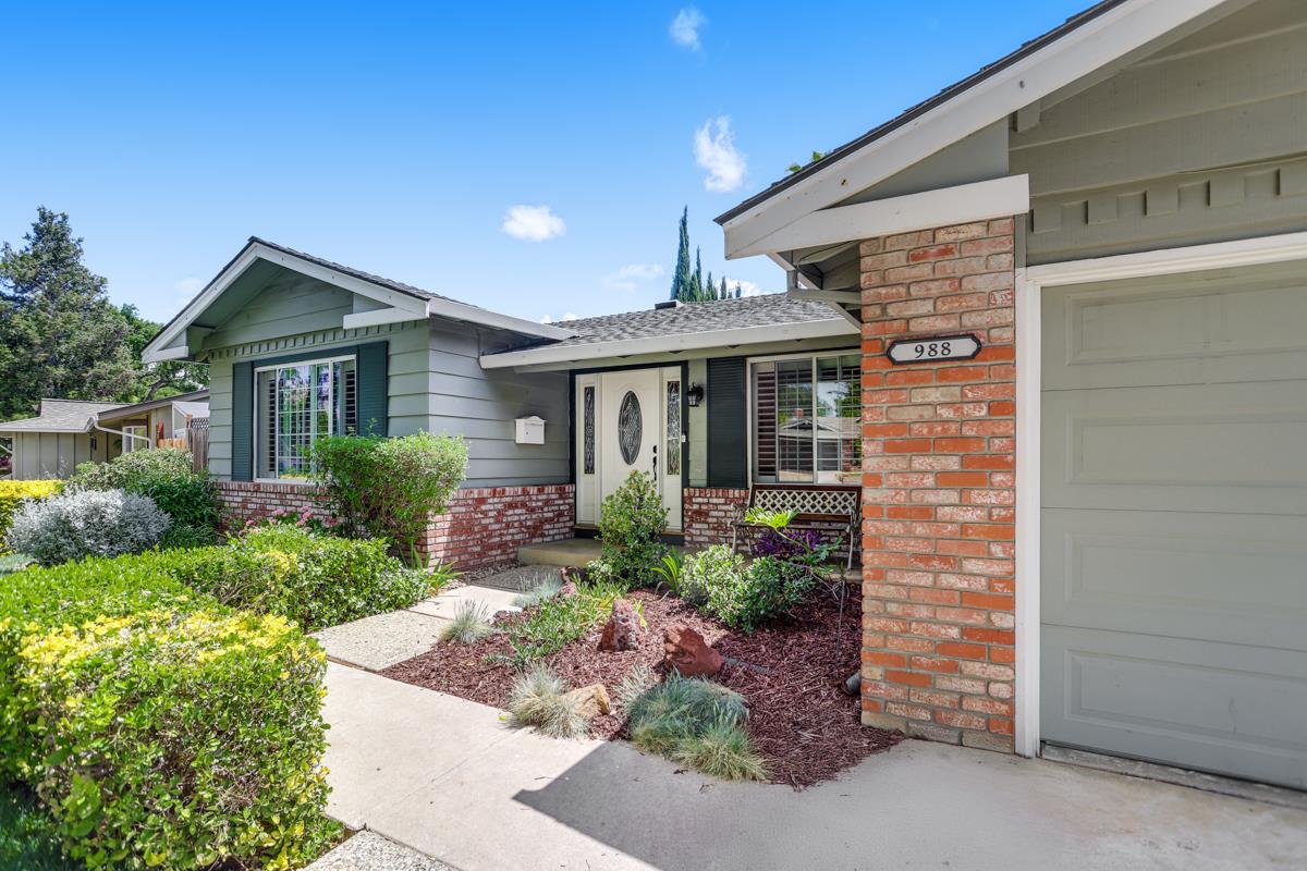 Detail Gallery Image 3 of 38 For 988 Glenridge Dr, San Jose,  CA 95136 - 4 Beds | 2 Baths