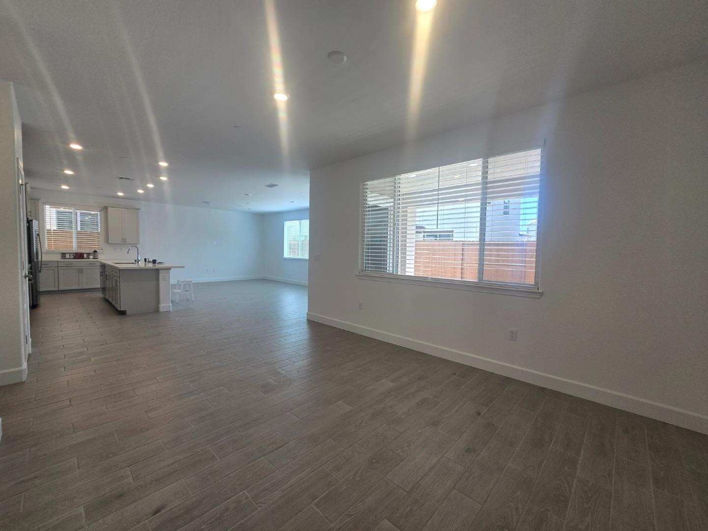 Detail Gallery Image 11 of 49 For 6056 Meru Way, Roseville,  CA 95747 - 4 Beds | 3/1 Baths