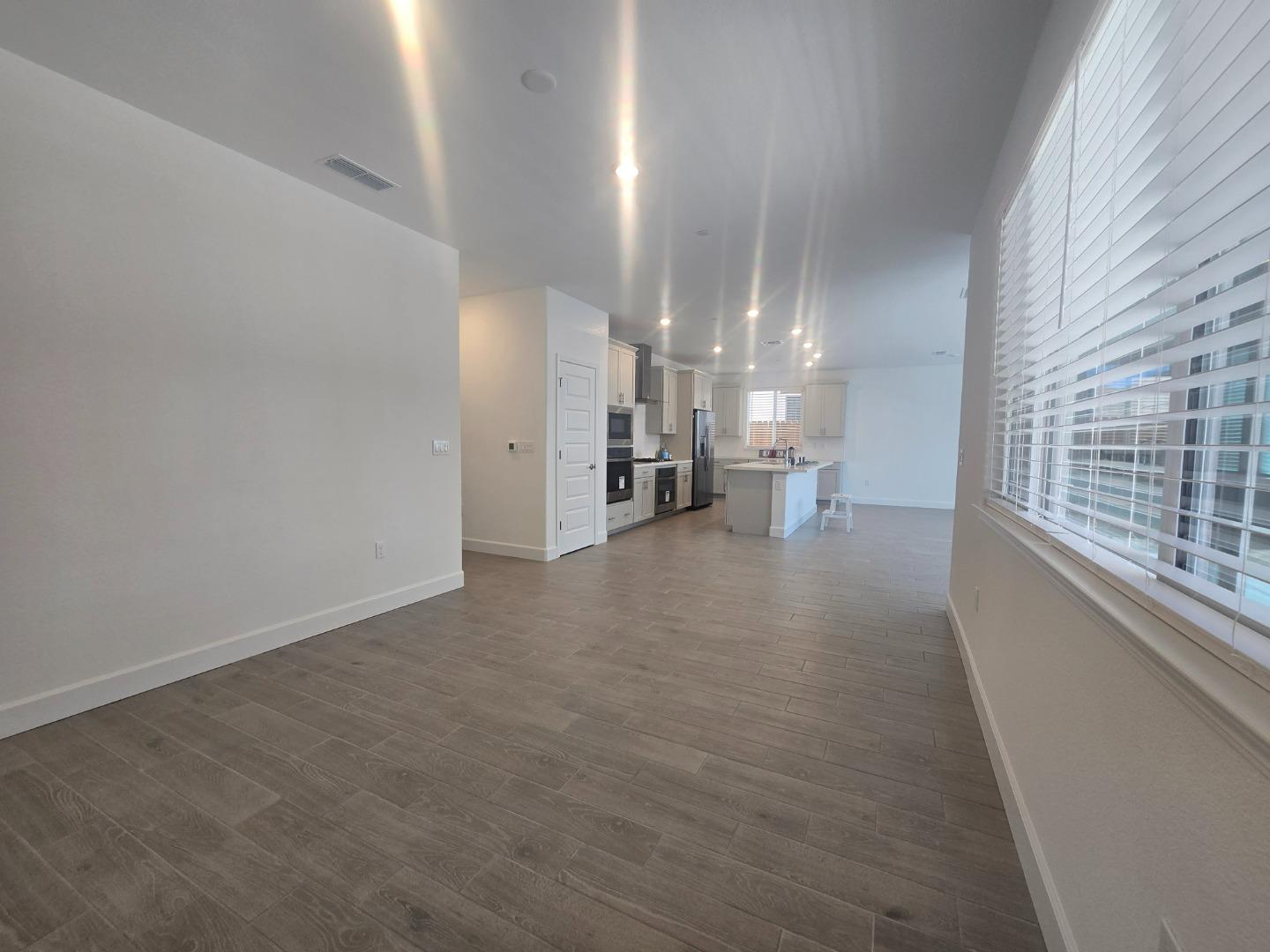 Detail Gallery Image 12 of 49 For 6056 Meru Way, Roseville,  CA 95747 - 4 Beds | 3/1 Baths