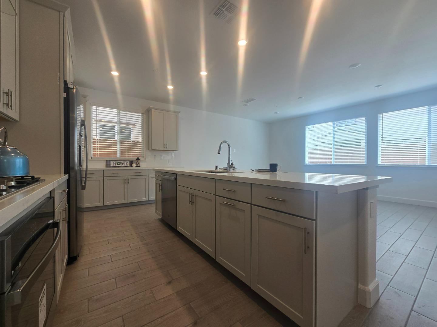 Detail Gallery Image 20 of 49 For 6056 Meru Way, Roseville,  CA 95747 - 4 Beds | 3/1 Baths